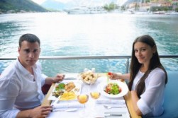 Choosing the right meeting place for your first date Featured